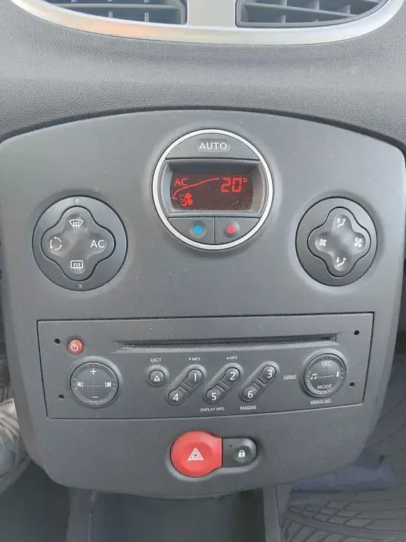 Occasion Renault Clio III 75 ch (55 kW) 2006 Argent Berline
