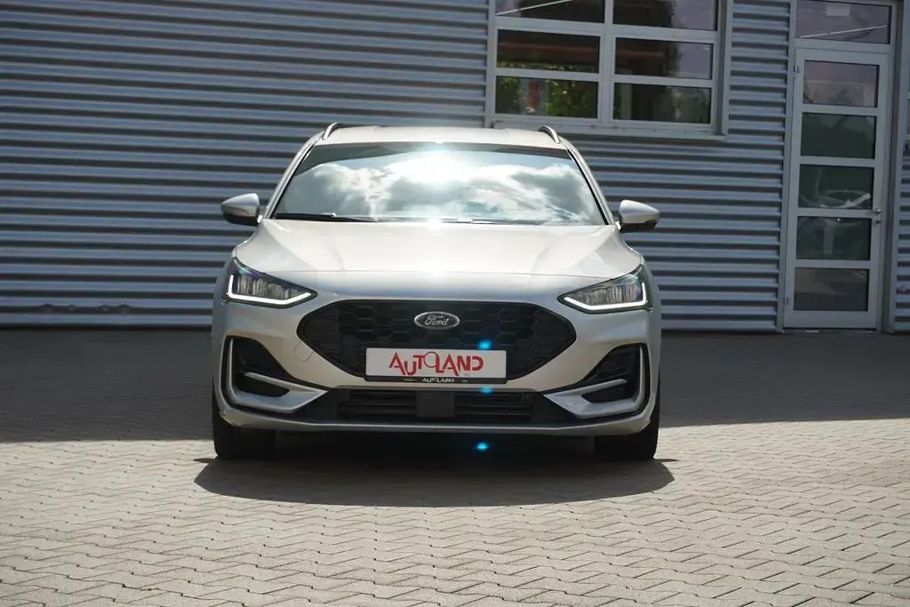 Gebraucht Ford Focus ST-Line X 155 PS (114 kW) 2024 Silber Limousine