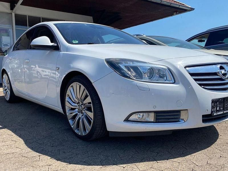 Weiß Gebraucht 2011 Opel Insignia Sport Limousine | 4.850 € (Etwas zu teuer) - Bild 1/3