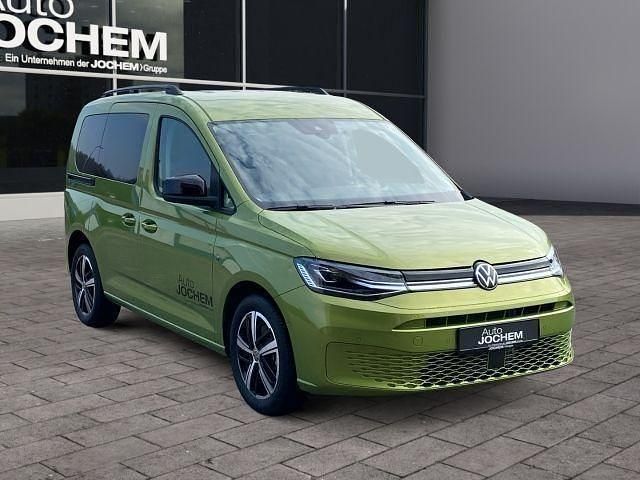 Neu VW Caddy Life 150 PS (110 kW) 2025 Grün Van / Kleinbus