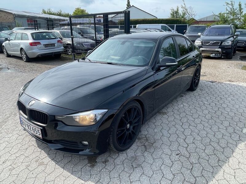 Schwarz Gebraucht 2014 BMW 316 Limousine | 5.900 € (Superpreis) - Bild 1/4
