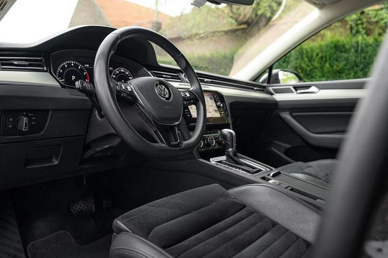 Gebraucht VW Passat R-line 150 PS (110 kW) 2018 Schwarz Kombi