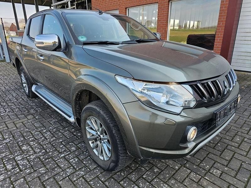 Gebraucht Mitsubishi L200 Plus 181 PS (133 kW) 2018 Grün Pickup
