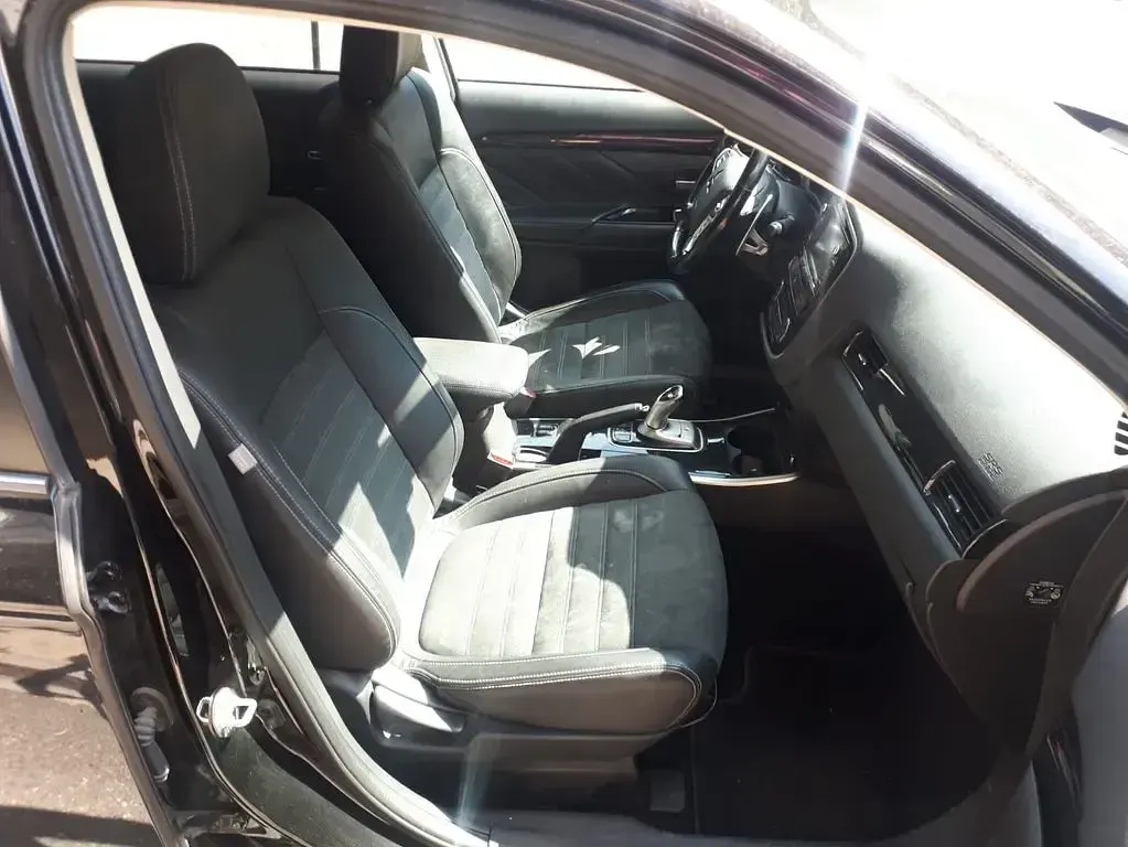 Gebraucht Mitsubishi Outlander P-HEV 203 PS (149 kW) 2015 Schwarz SUV