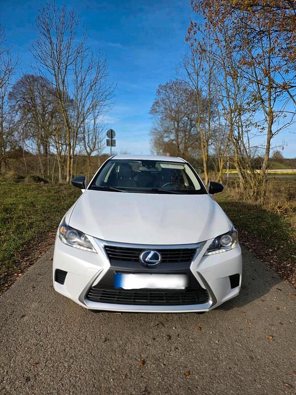 Weiß Gebraucht 2014 Lexus CT200h Limousine | 11.500 € (Fairer Preis) - Bild 1/4