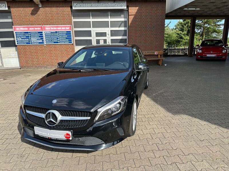 Gebraucht Mercedes A180 122 PS (89 kW) 2016 Schwarz Limousine
