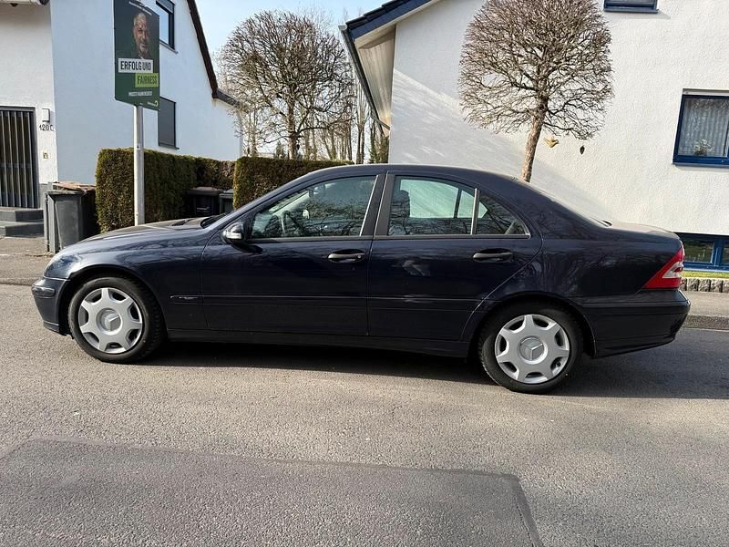 Gebraucht Mercedes C180 143 PS (105 kW) 2005 Blau Limousine