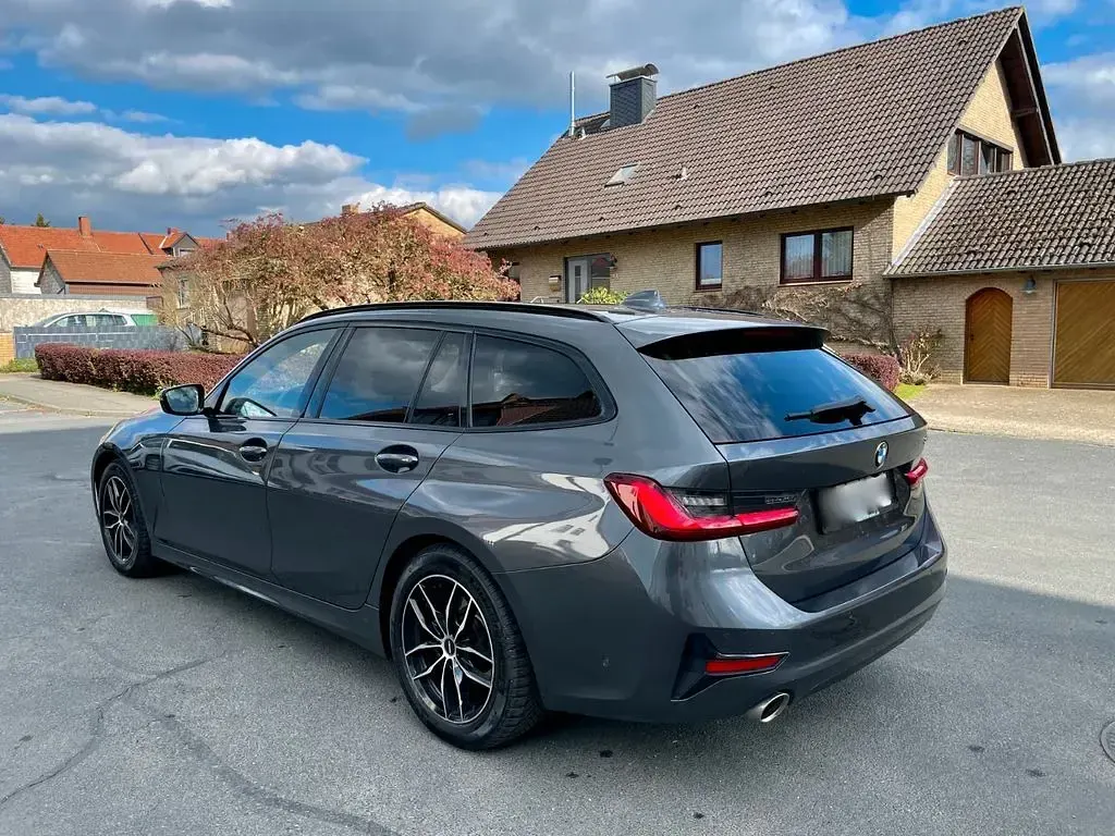 Gebraucht BMW 318 Sport Line 156 PS (114 kW) 2022 Grau Kombi