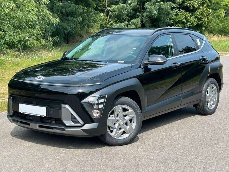 Abyss black (mineraleffekt) Gebraucht 2024 Hyundai Kona Trend SUV | 24.490 € (Fairer Preis) - Bild 1/4
