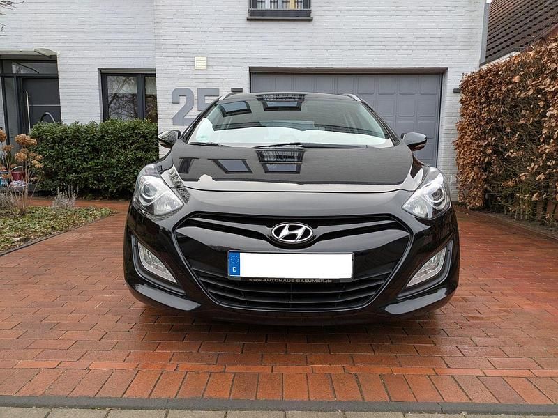 Gebraucht Hyundai i30 Trend 110 PS (80 kW) 2013 Schwarz Kombi
