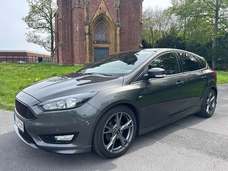 Gebraucht Ford Focus ST-Line 140 PS (102 kW) 2018 Grau Limousine