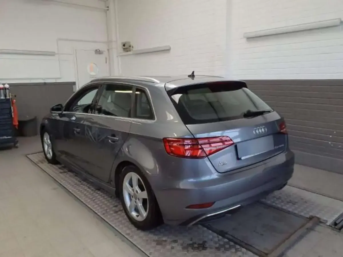Gebraucht Audi e-tron Design 204 PS (150 kW) 2020 Grau SUV