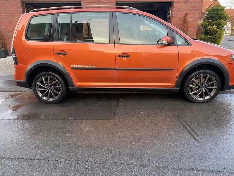 Gebraucht VW Touran Cross 140 PS (102 kW) 2008 Orange Van / Kleinbus