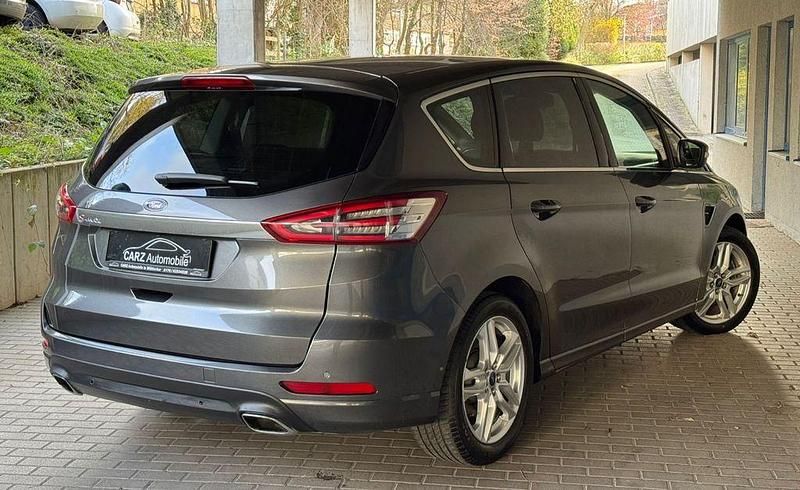 Gebraucht Ford S-MAX Titanium 209 PS (153 kW) 2015 Grau Van / Kleinbus