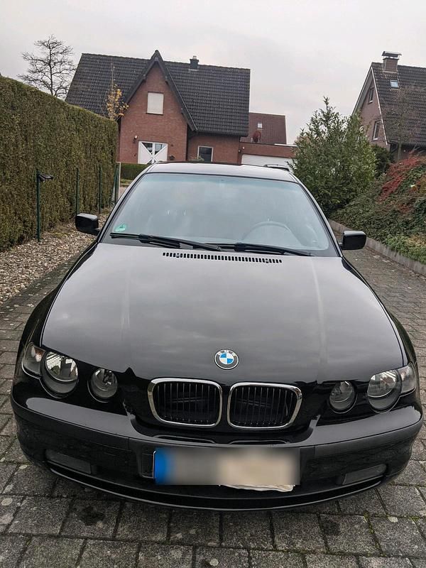 Schwarz Gebraucht 2002 BMW 318 Compact Kleinwagen | 1.950 € (Fairer Preis) - Bild 1/4