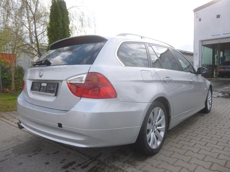 Second-hand BMW 330 231 CP (169 kW) 2006 Argintiu Break