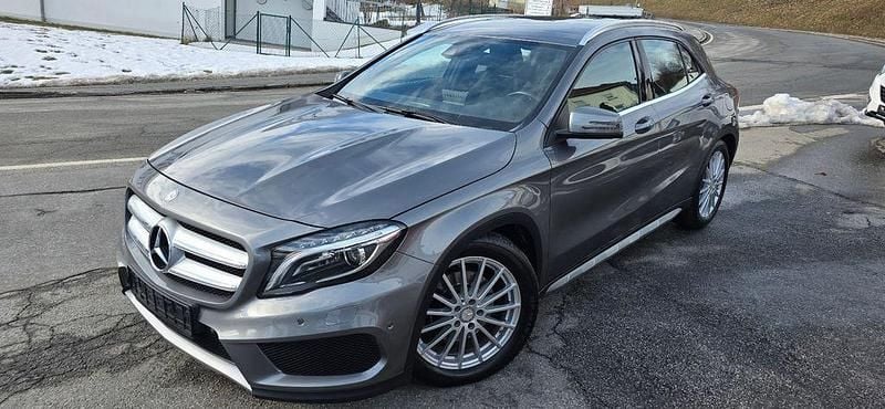 Grau Gebraucht 2016 Mercedes GLA250 AMG SUV | 19.200 € (Guter Preis) - Bild 1/4
