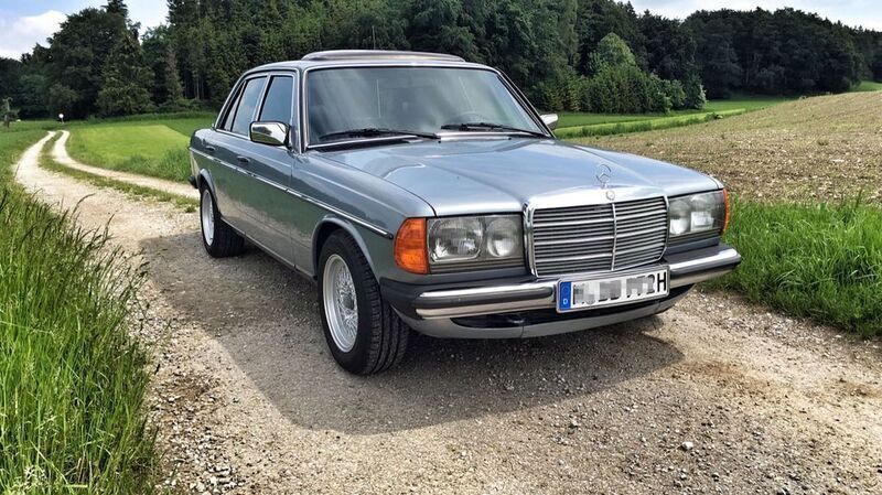 Blau Gebraucht 1983 Mercedes E230 Limousine | 8.800 € - Bild 1/4