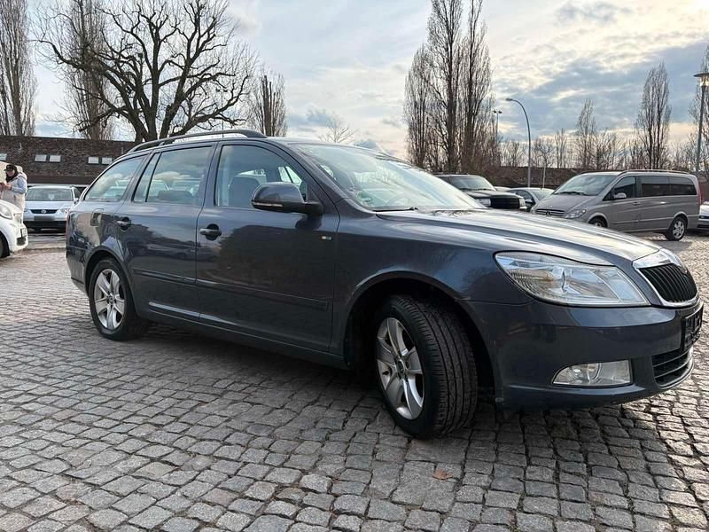 Gebraucht Skoda Octavia 122 PS (89 kW) 2009 Silber Kombi