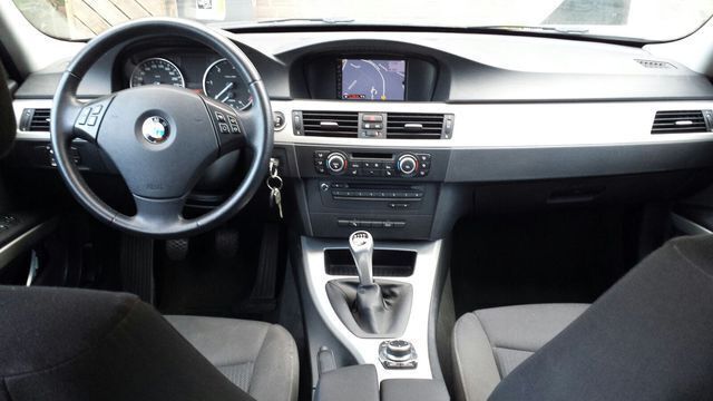 Gebraucht BMW 316 116 PS (85 kW) 2010 Schwarz metallic Kombi