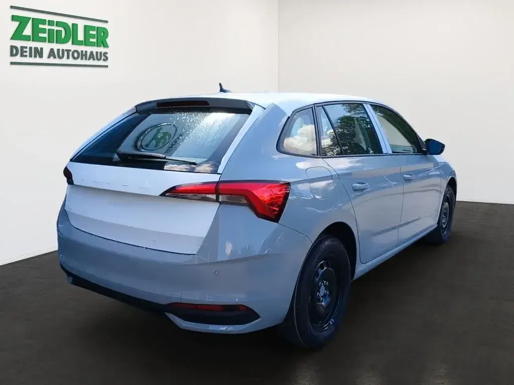 Neu Skoda Scala Essence 95 PS (69 kW) 2026 Stahlgrau Kleinwagen