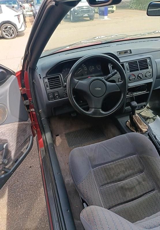 Gebraucht Ford Escort Cabriolet 105 PS (77 kW) 1992 Rot Cabrio