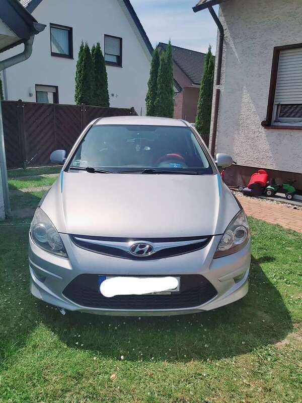 Gebraucht 2010 Hyundai i30 Comfort Limousine | 1.300 € (Etwas zu teuer) - Bild 1/4