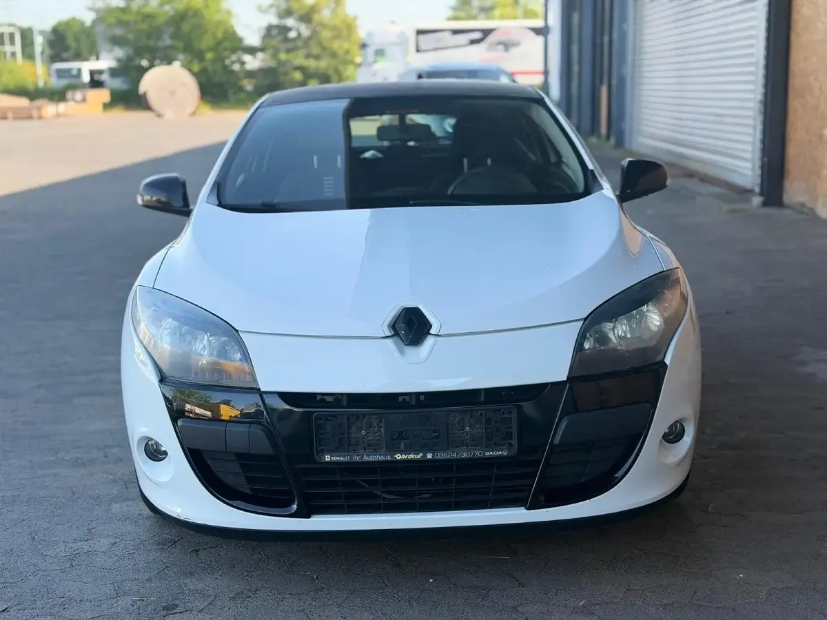 Gebraucht Renault Mégane 110 PS (80 kW) 2011 Weiß Kleinwagen