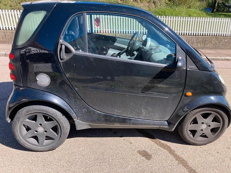 Schwarz Gebraucht 2004 Smart ForTwo Coupé Coupé | 1.900 € (Guter Preis) - Bild 1/4