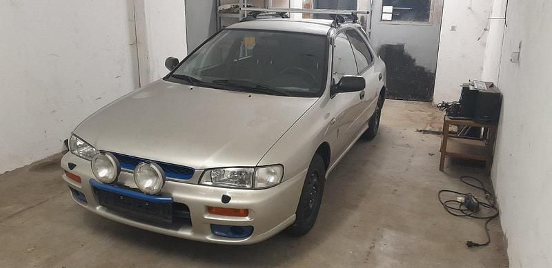 Silber Gebraucht 2000 Subaru Impreza Kombi | 1.000 € (Guter Preis) - Bild 1/4