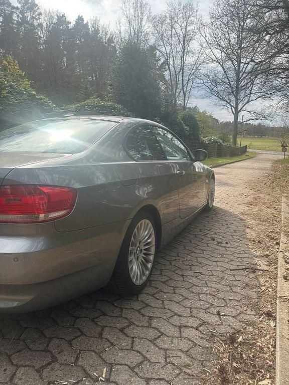 Gebraucht BMW 320 184 PS (135 kW) 2010 Grau Coupé
