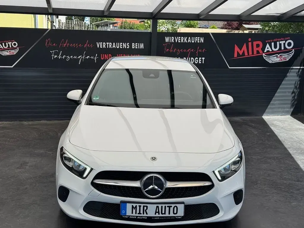 Gebraucht Mercedes A180 116 PS (85 kW) 2022 Weiß Limousine