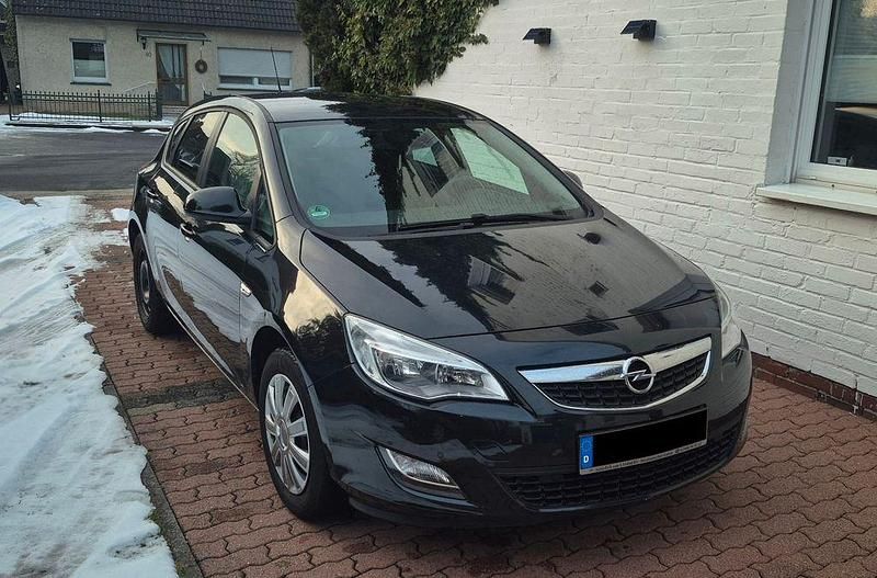 Gebraucht Opel Astra Selection 140 PS (102 kW) 2012 Schwarz Limousine