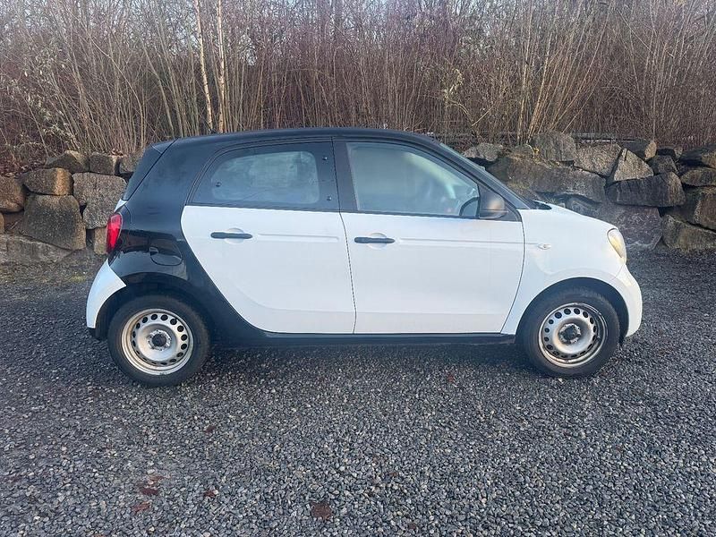 Gebraucht Smart ForFour Basis 71 PS (52 kW) 2019 Weiß Kleinwagen