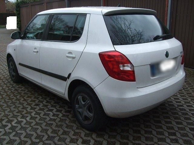 Gebraucht Skoda Fabia 69 PS (50 kW) 2012 Weiß Limousine