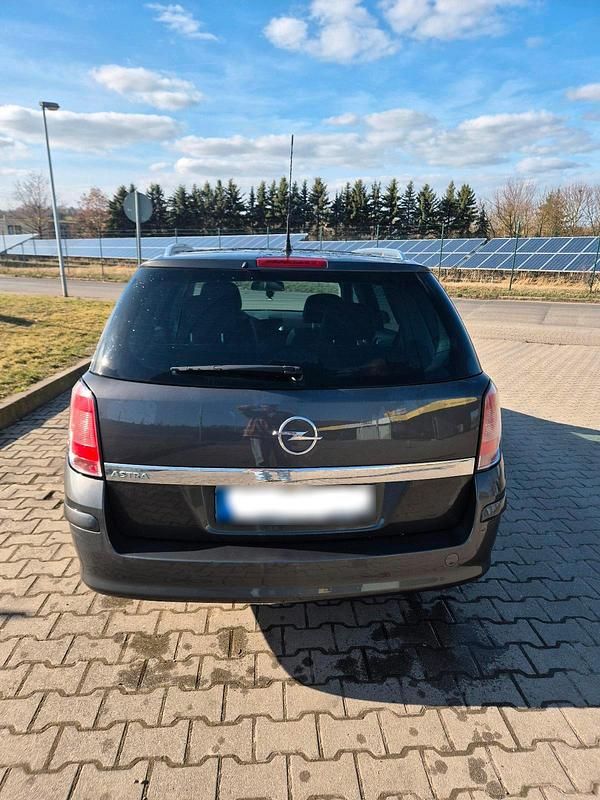 Gebraucht Opel Astra 140 PS (102 kW) 2010 Silber Kombi