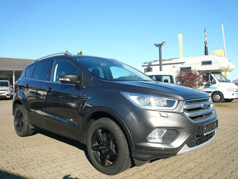 Gebraucht Ford Kuga Titanium 175 PS (128 kW) 2018 Schwarz SUV