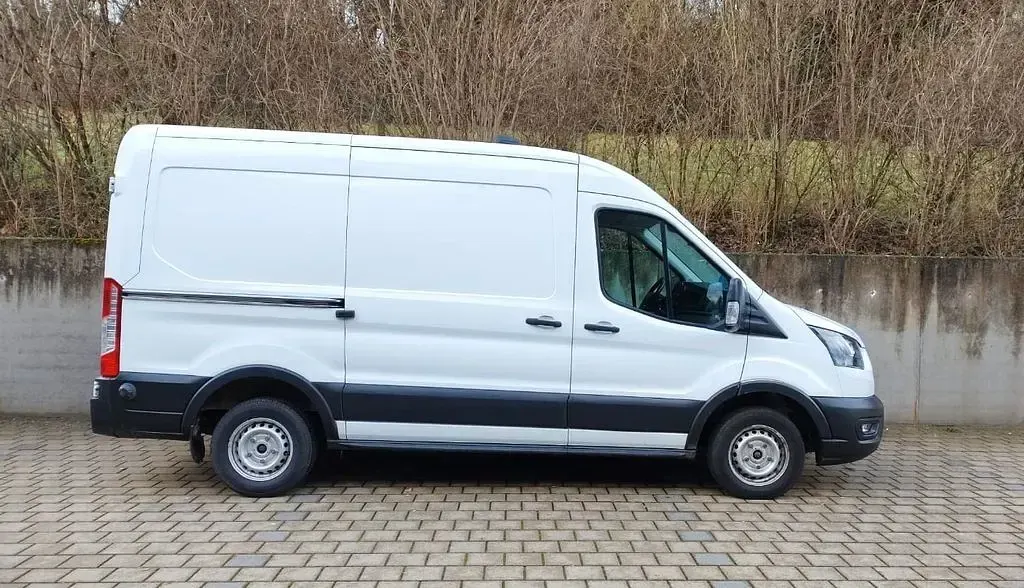 Gebraucht Ford Transit Trend 105 PS (77 kW) 2022 Frostweiß Limousine