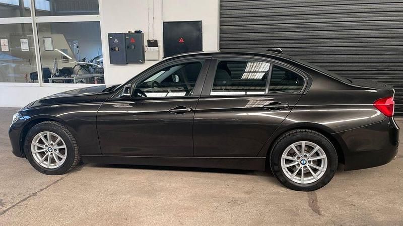 Gebraucht BMW 318 Advantage 150 PS (110 kW) 2015 Braun Limousine
