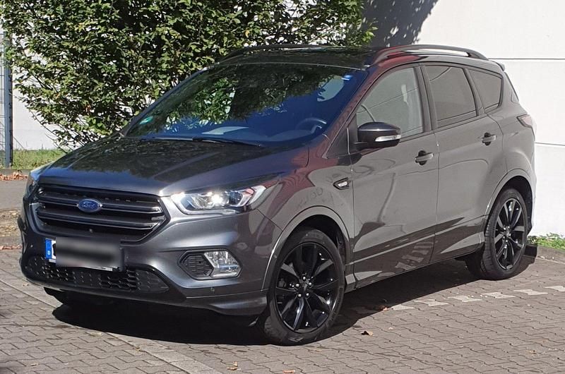 Gebraucht Ford Kuga ST-Line 150 PS (110 kW) 2018 Grau SUV