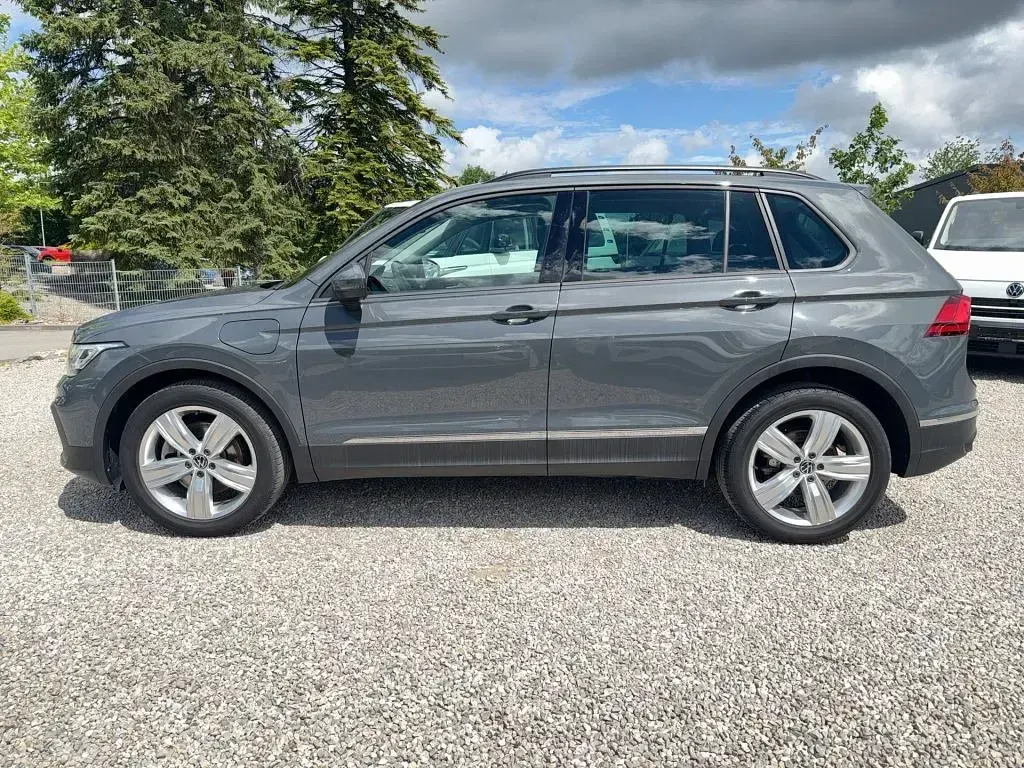 Gebraucht VW Tiguan Life 245 PS (180 kW) 2022 Delfingrau SUV