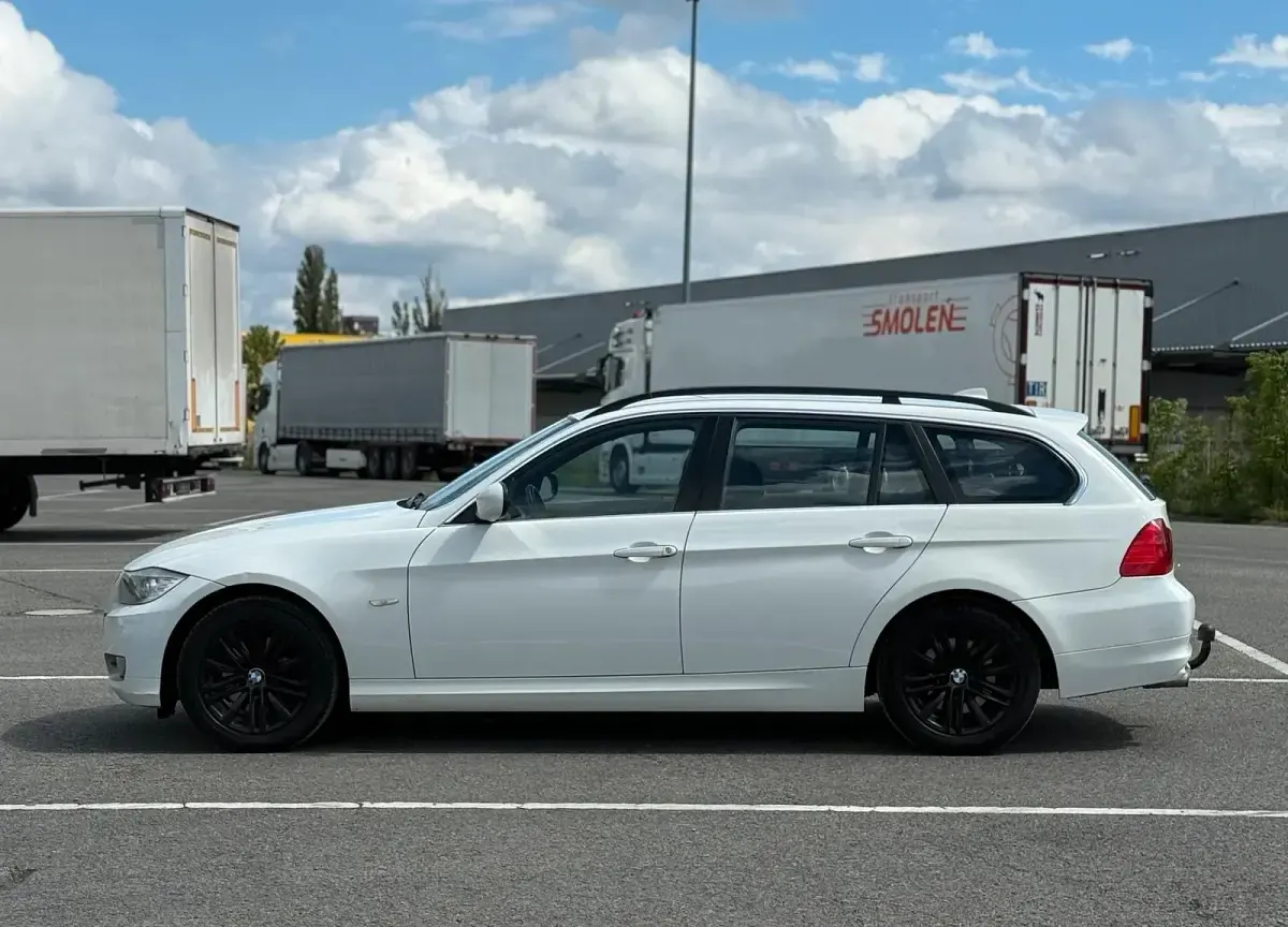 Gebraucht BMW 320 177 PS (130 kW) 2009 Weiß Kombi