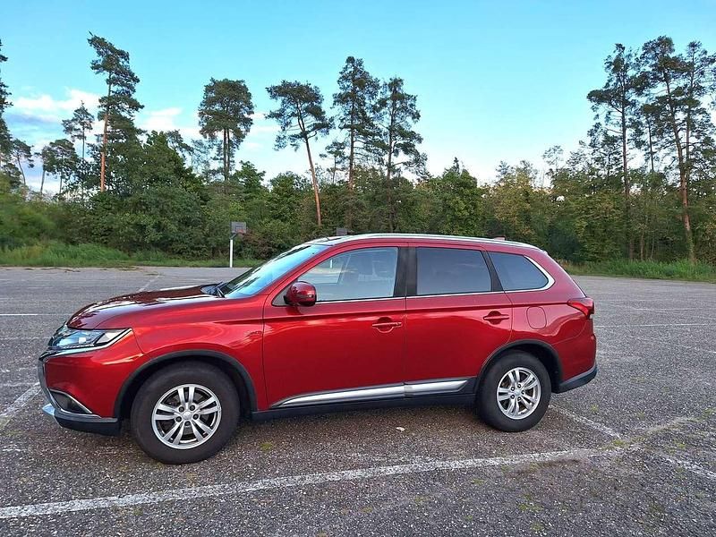 Rot Gebraucht 2017 Mitsubishi Outlander SUV | 16.250 € (Guter Preis) - Bild 1/4
