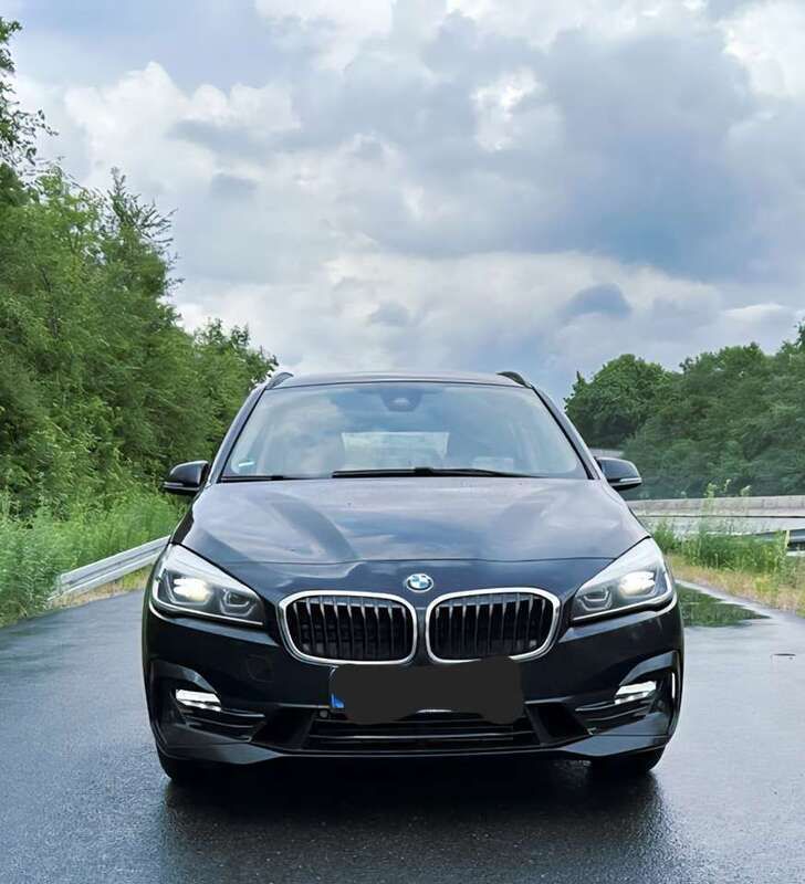 Gebraucht 2019 BMW 220 Gran Tourer Van / Kleinbus | 17.450 € (Guter Preis) - Bild 1/4