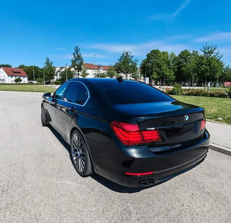 Gebraucht BMW 740 Sport Line 313 PS (230 kW) 2013 Schwarz Limousine