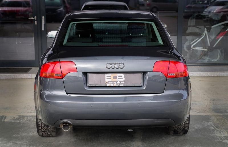 Gebraucht Audi A4 Comfort 102 PS (75 kW) 2008 Grau Limousine