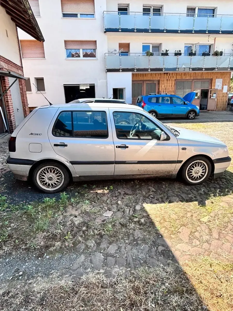Gebraucht VW Golf III 90 PS (66 kW) 1995 Silber Kleinwagen