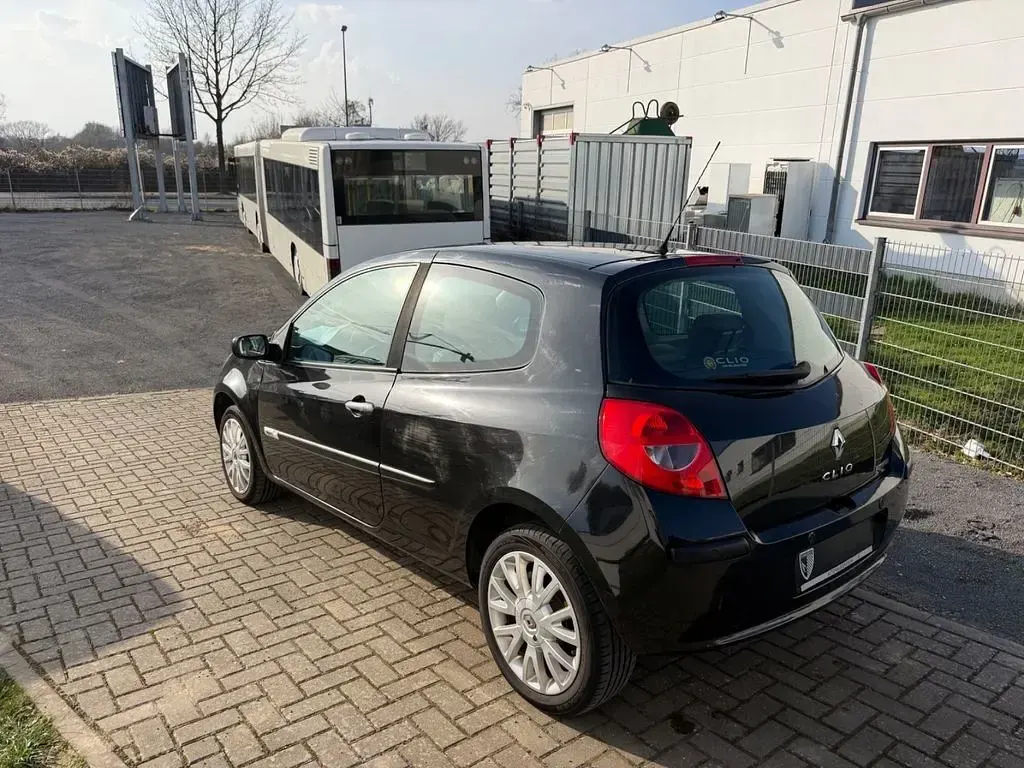 Gebraucht Renault Clio Initiale 111 PS (81 kW) 2006 Schwarz Kleinwagen