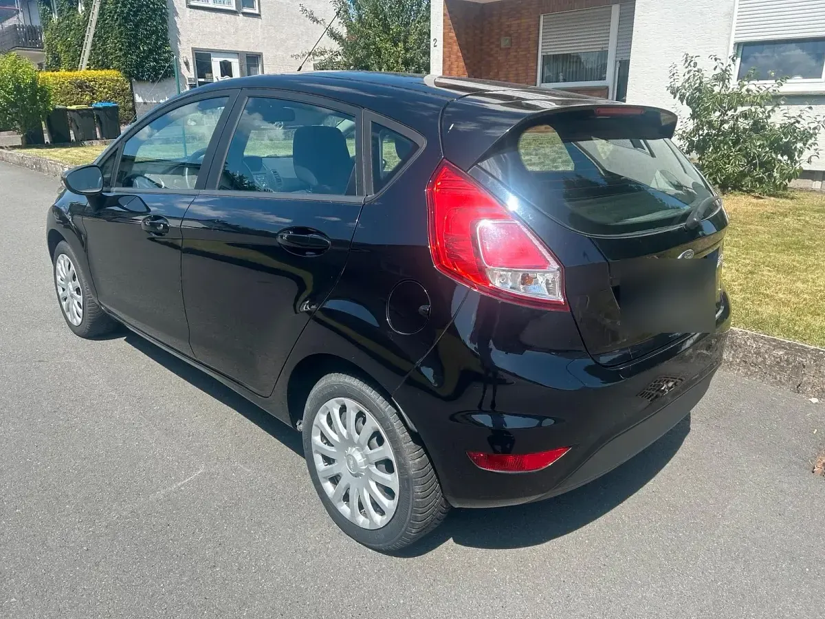Gebraucht Ford Fiesta 65 PS (47 kW) 2016 Schwarz Kleinwagen