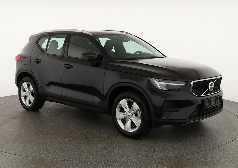 Onyx black metallic Neu 2025 Volvo XC40 Core SUV | 38.084 € (Superpreis) - Bild 1/4